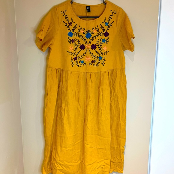 Emery Rose floral embroidered yoke short sleeve dress - Picture 1 of 3